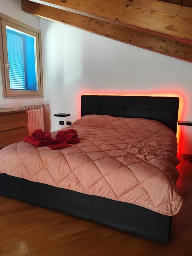 Red Lux Apartment Fiumicino Kültér fotó