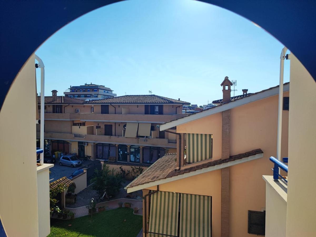 Red Lux Apartment Fiumicino Kültér fotó