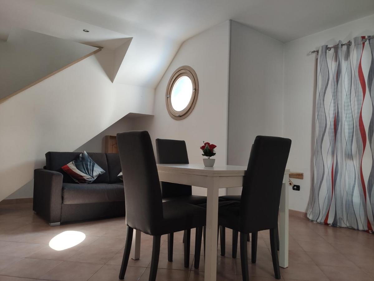 Red Lux Apartment Fiumicino Kültér fotó
